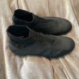 Adidas black Predator soccer cleats, size 7.5, EUC